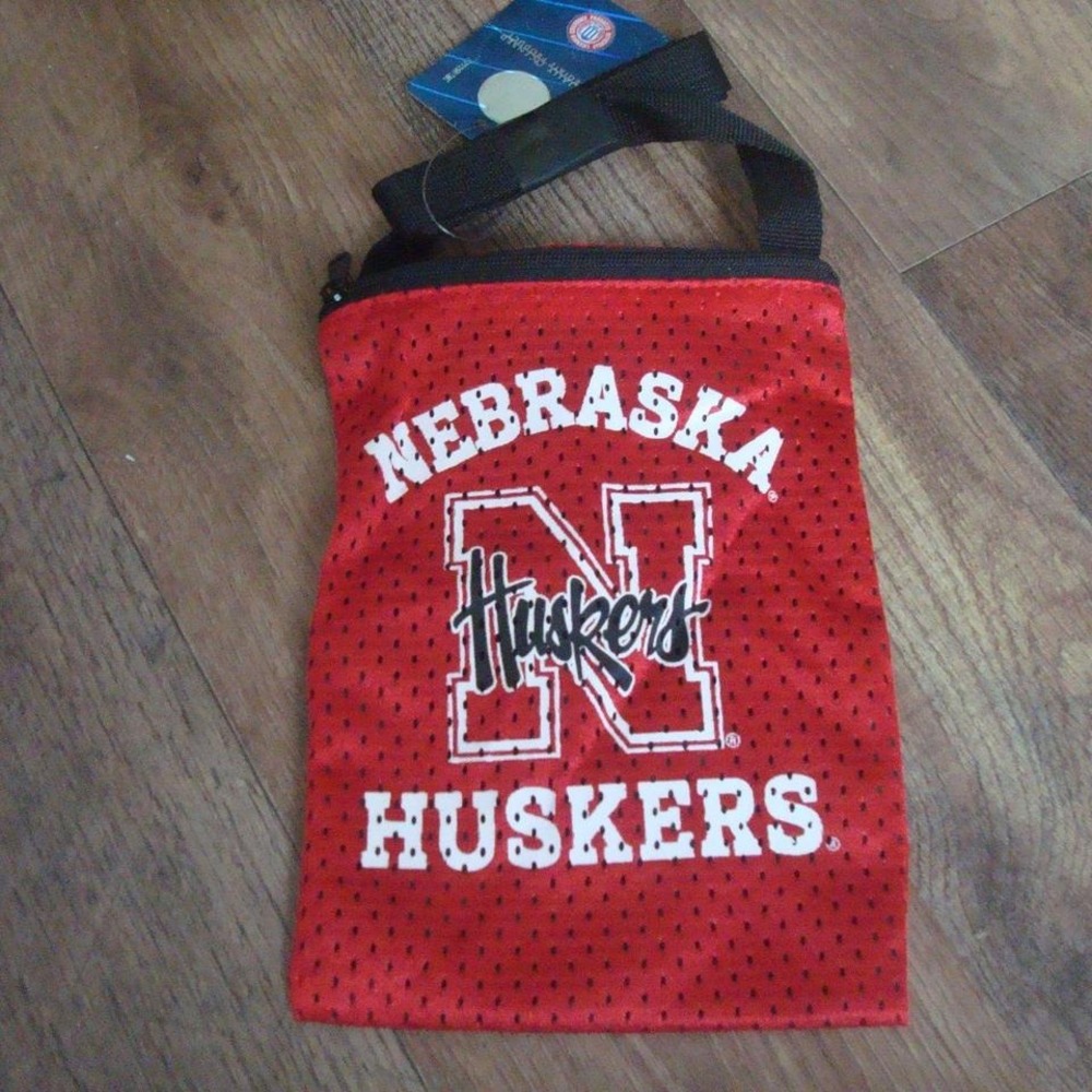 NEBARSKA CORNHUSKERS JERSEY 6X8 BAG PURSE‎ VINTAGE ZIPPER L4